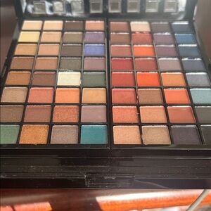 Vibrant Eyeshadow Palette with Diverse Shades